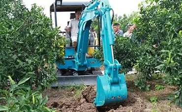 如何选择合适的小型农用挖掘机？